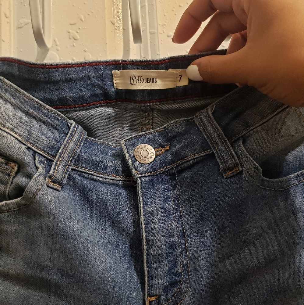 Ripped Jeans-Mid Rise - Picture 2 of 3